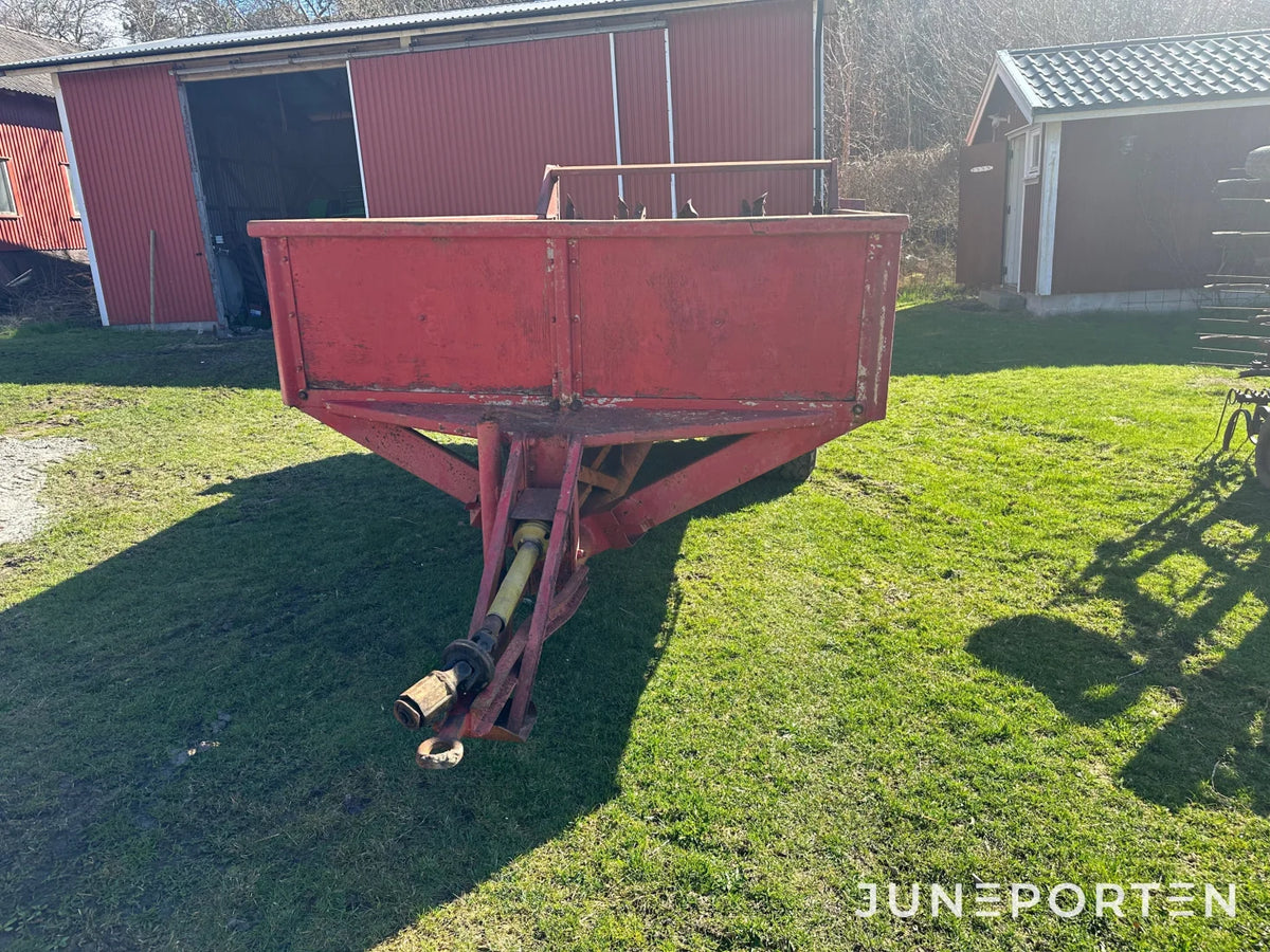 Fastgödselspridare JF 65