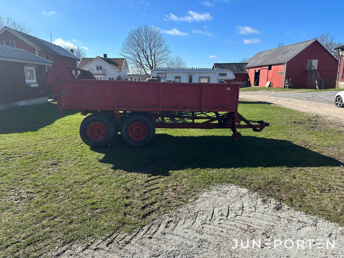 Fastgödselspridare JF 65