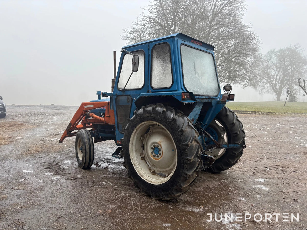 Ford 3000 med lastare