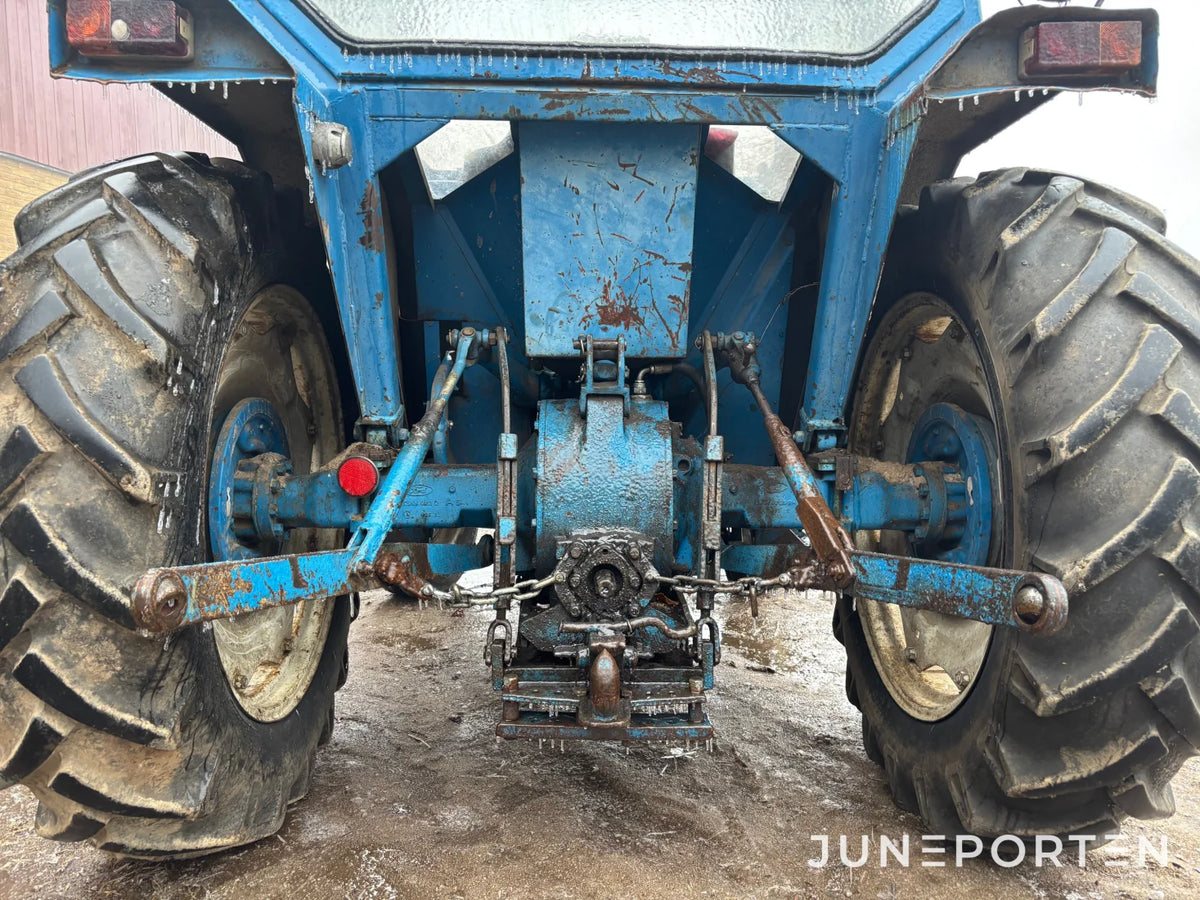 Ford 3000 med lastare