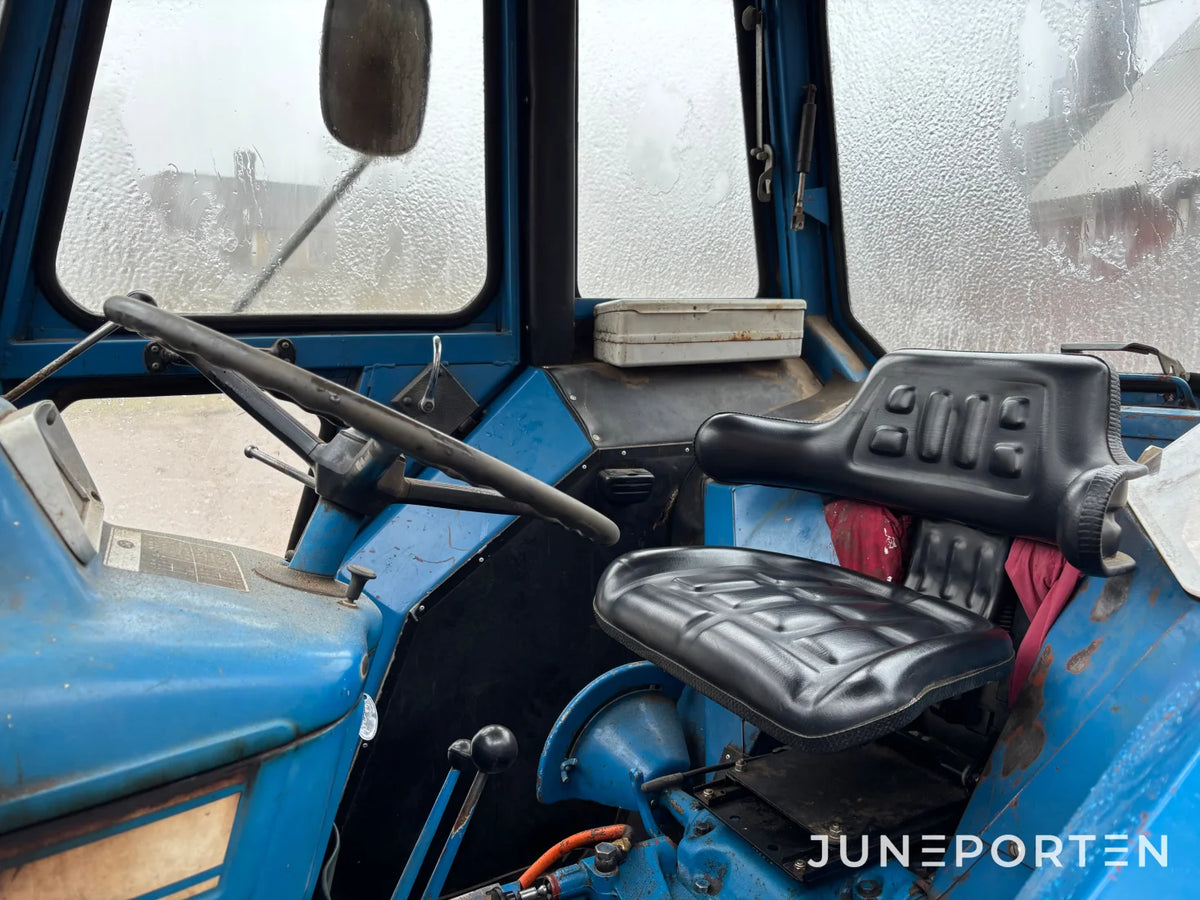 Ford 3000 med lastare