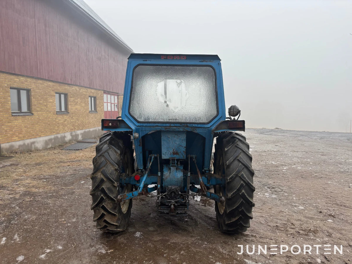 Ford 3000 med lastare