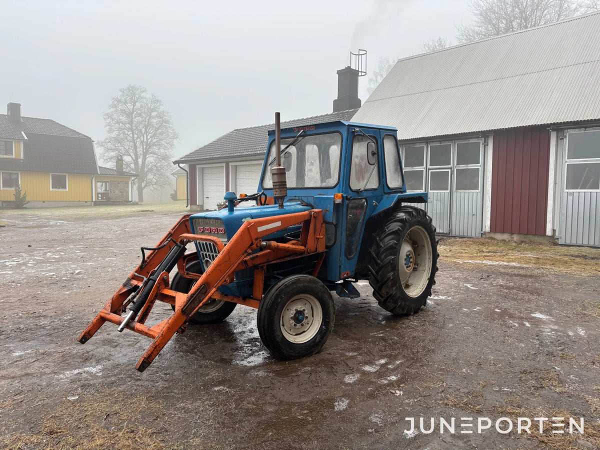 Ford 3000 med lastare