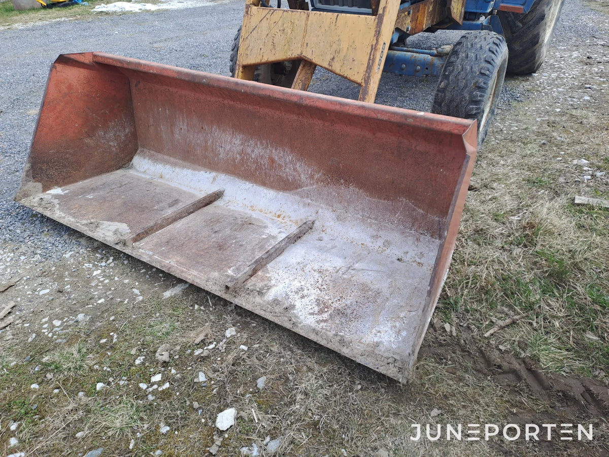 Ford 5600 med lastare