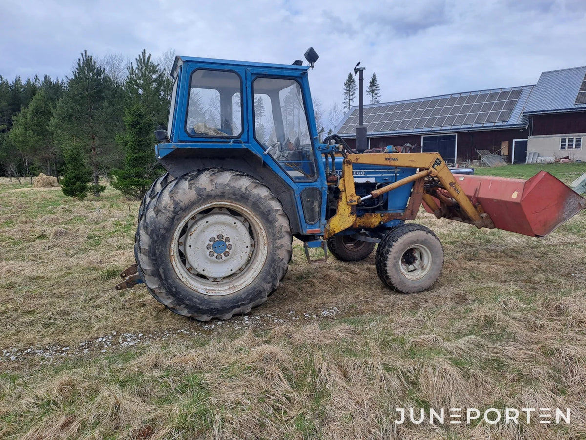Ford 5600 med lastare