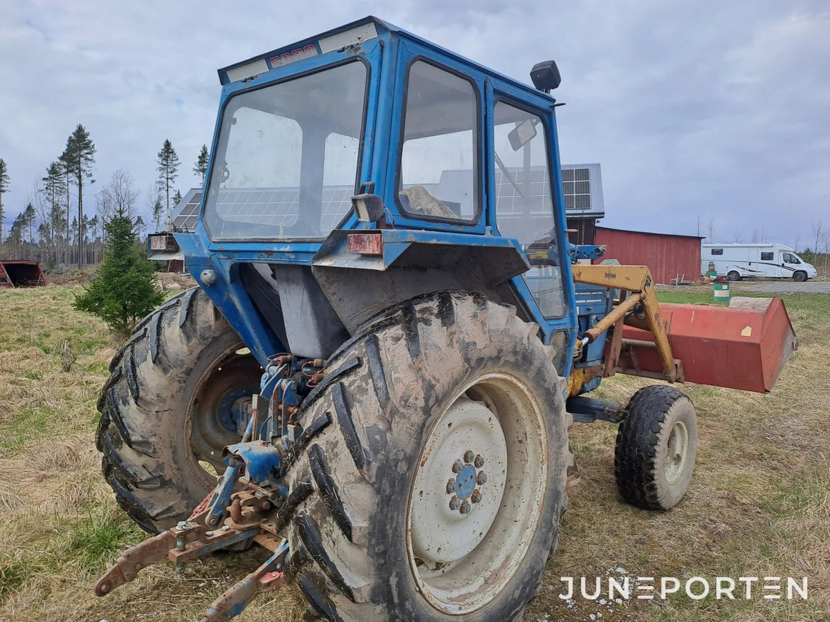 Ford 5600 med lastare