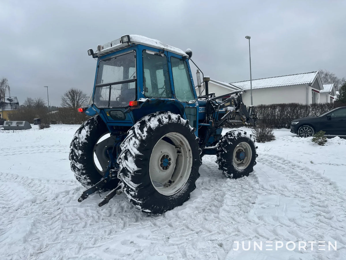 Ford 7700 med trima lastare