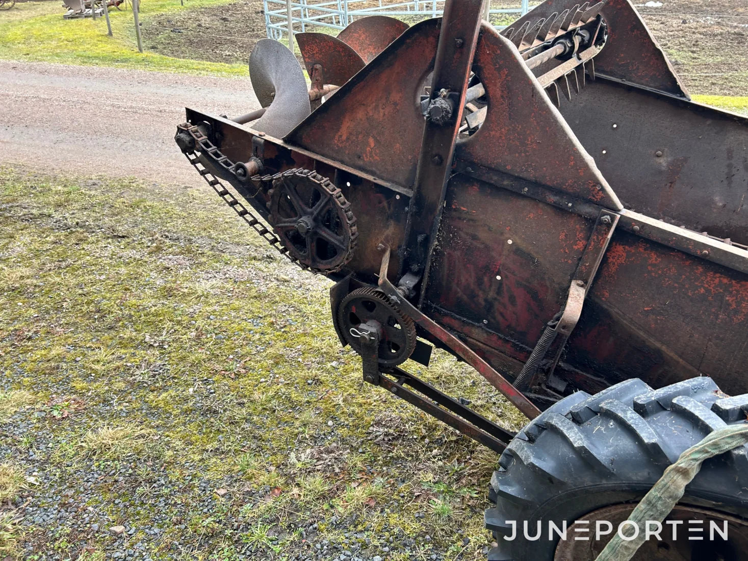 Gödselspridare för traktor eller häst