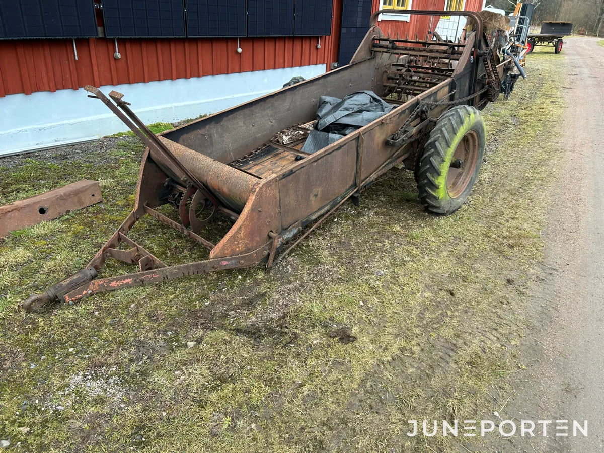Gödselspridare för traktor eller häst