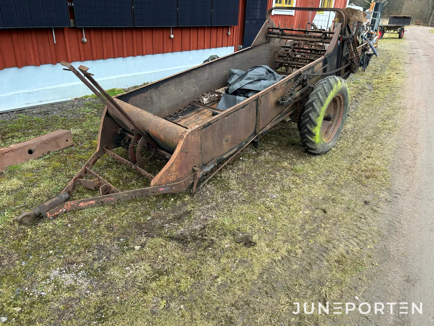 Gödselspridare för traktor eller häst