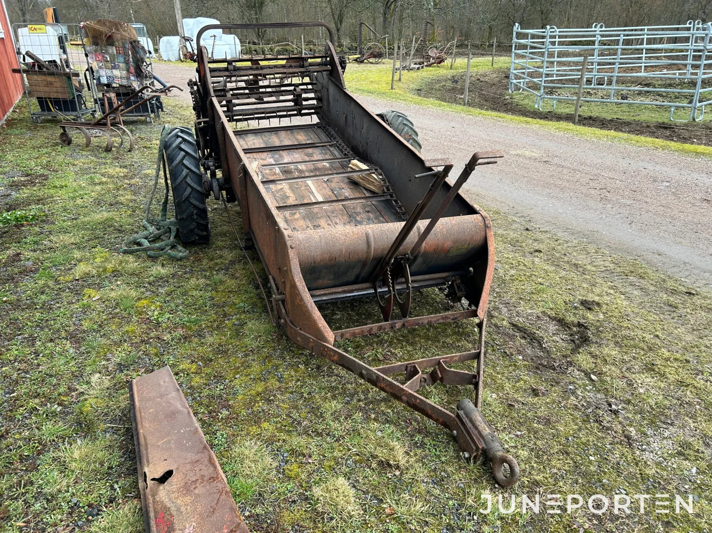 Gödselspridare för traktor eller häst