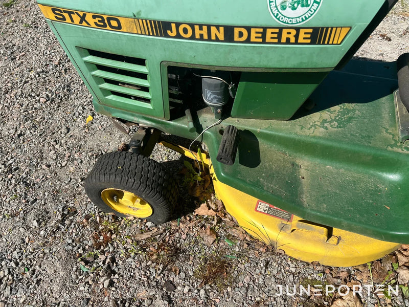 Gräsklippare John Deere STX 30