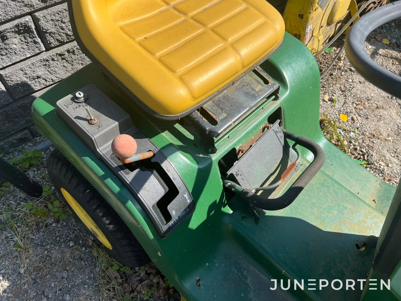 Gräsklippare John Deere STX 30