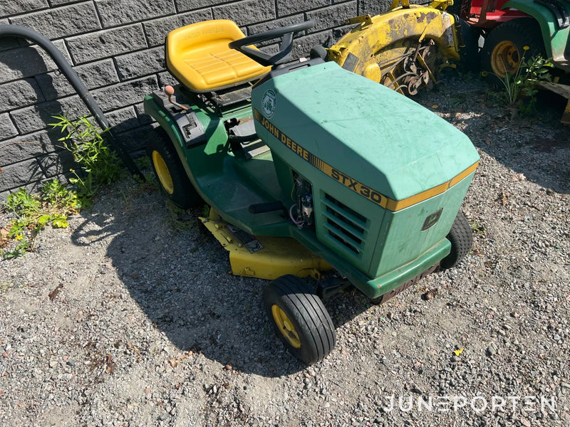 Gräsklippare John Deere STX 30