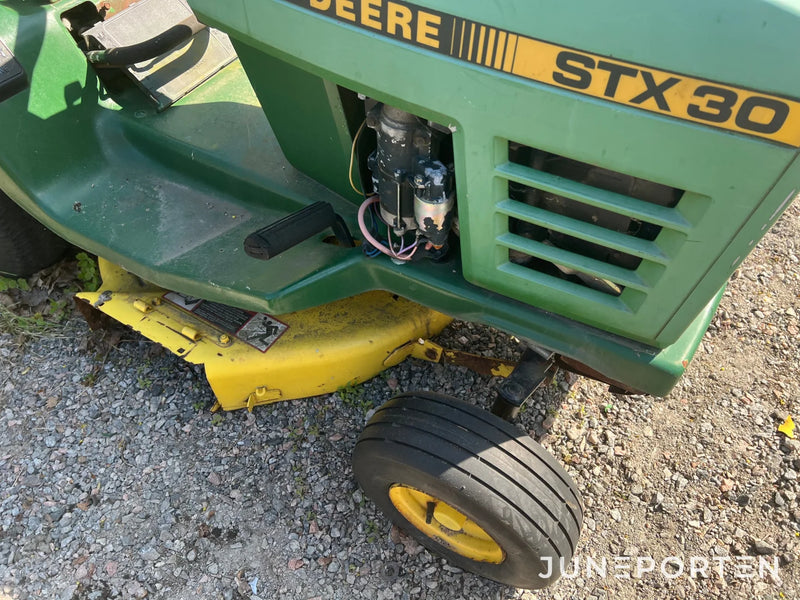 Gräsklippare John Deere STX 30