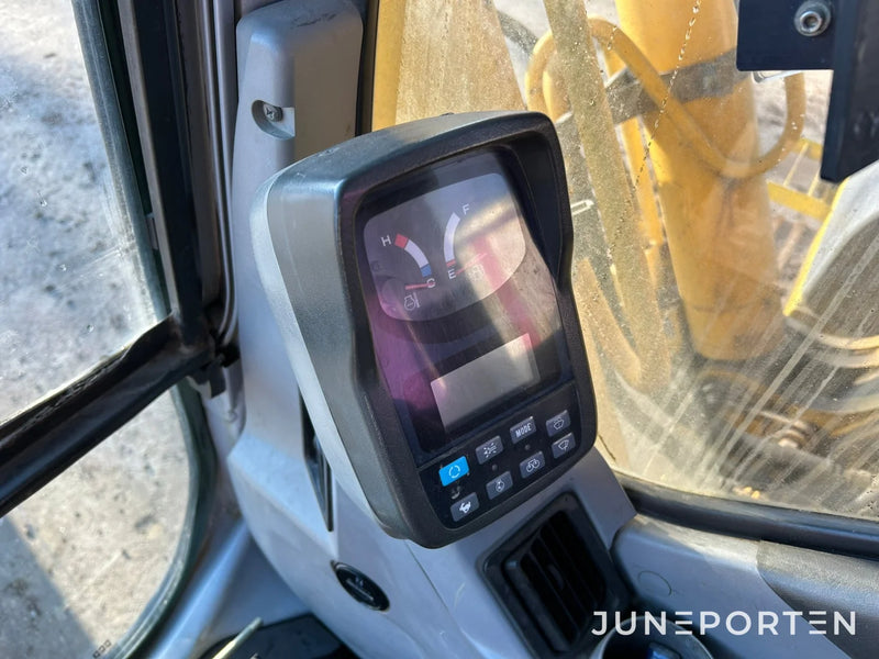 Grävmaskin New Holland E305