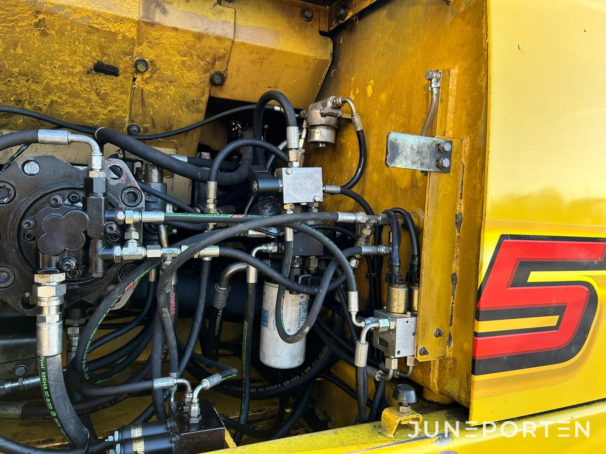 Grävmaskin New Holland E305