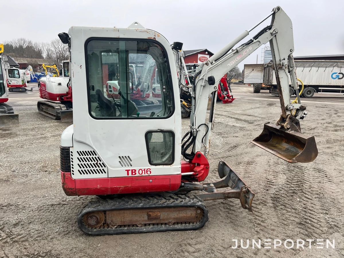 Grävmaskin Takeuchi TB016