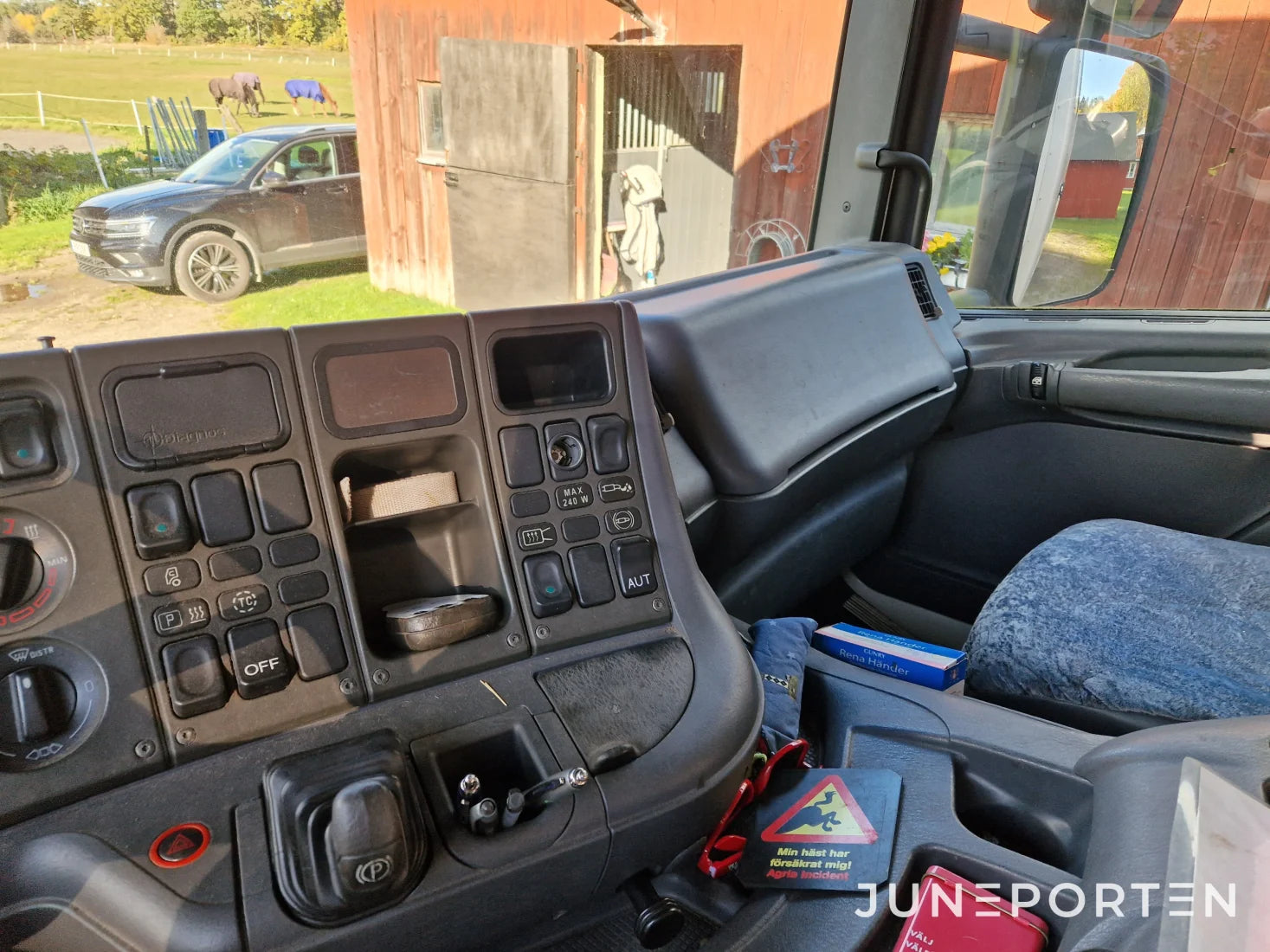 Hästlastbil Scania P94LB4X2NB300