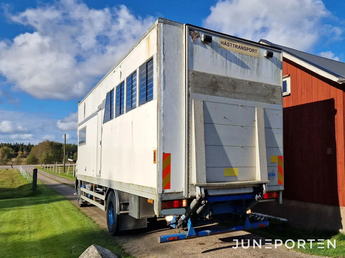 Hästlastbil Scania P94LB4X2NB300