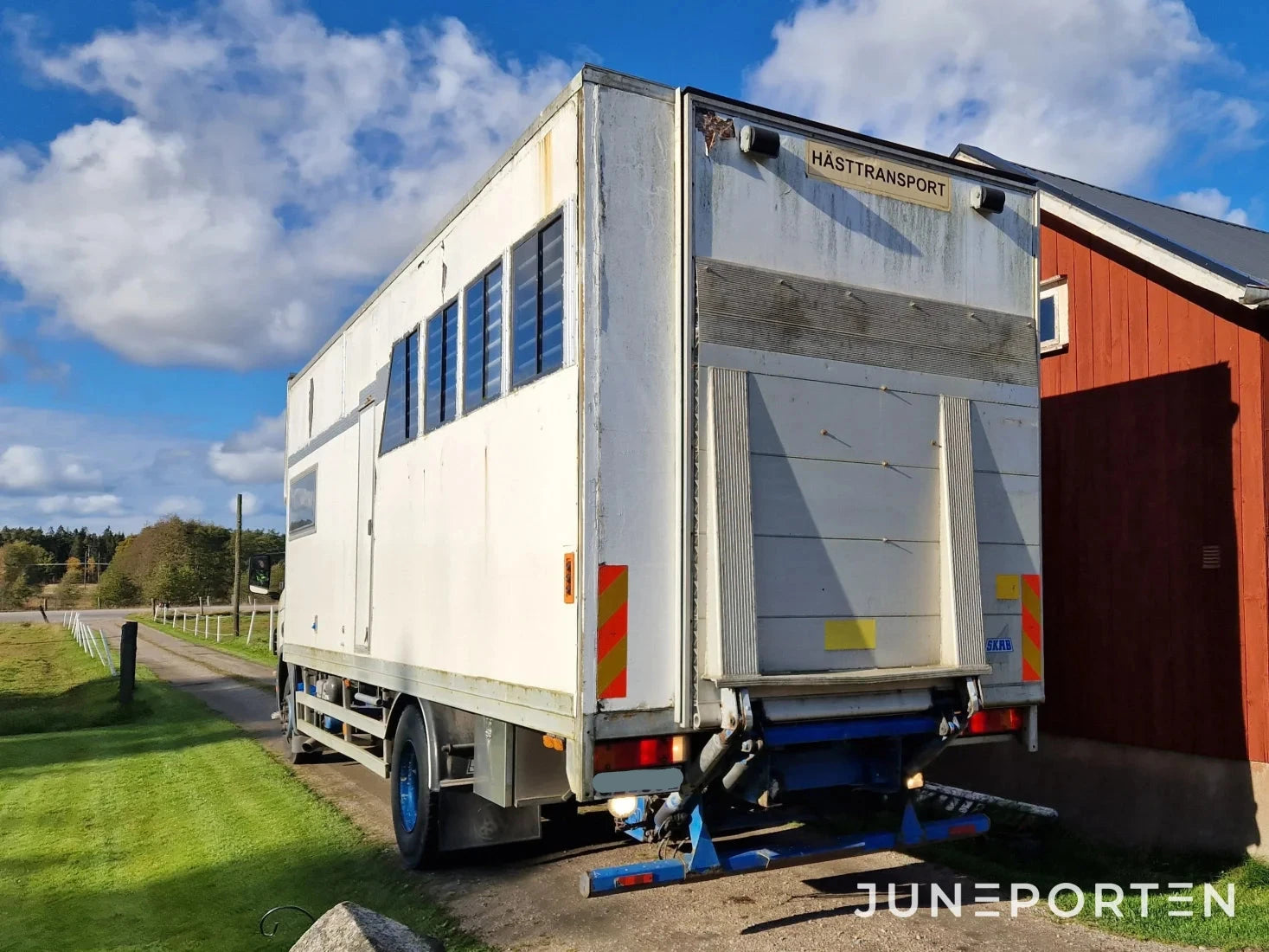 Hästlastbil Scania P94LB4X2NB300