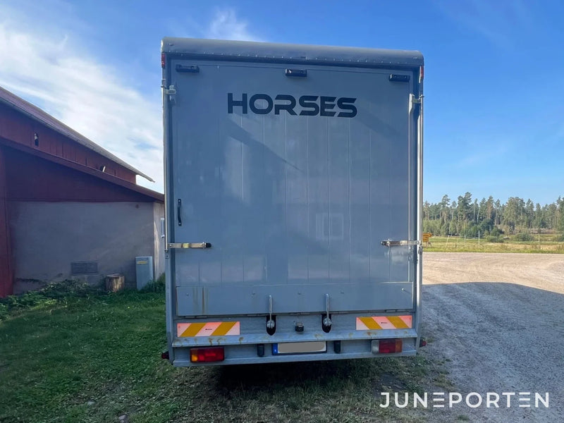 Hästtransport Iveco 75E17