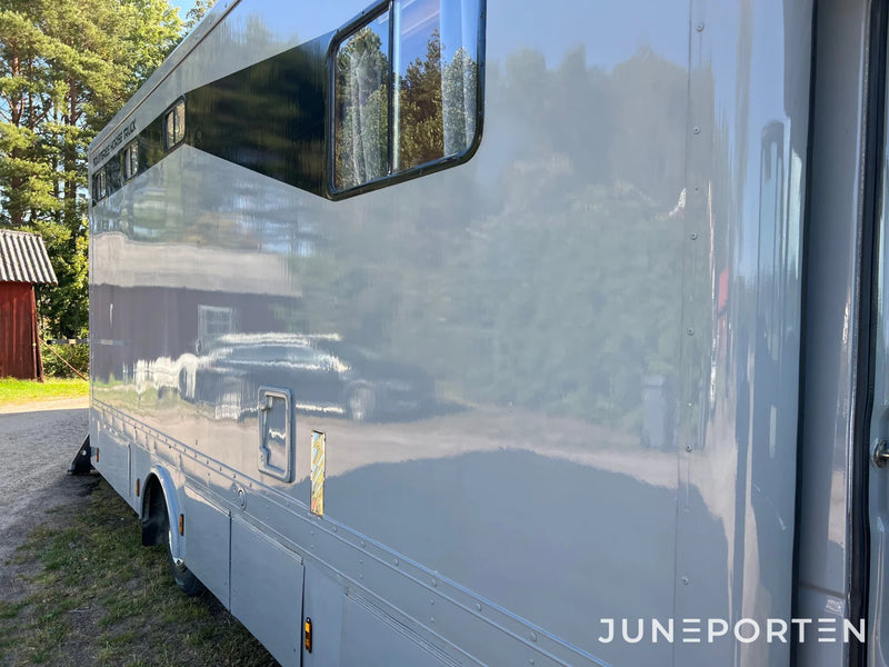Hästtransport Iveco 75E17