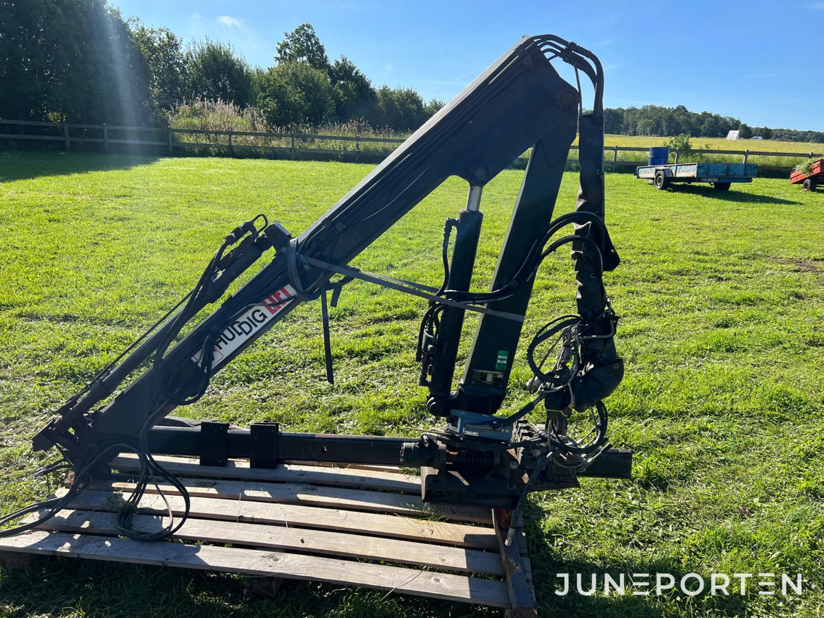 Huddig kran med korg