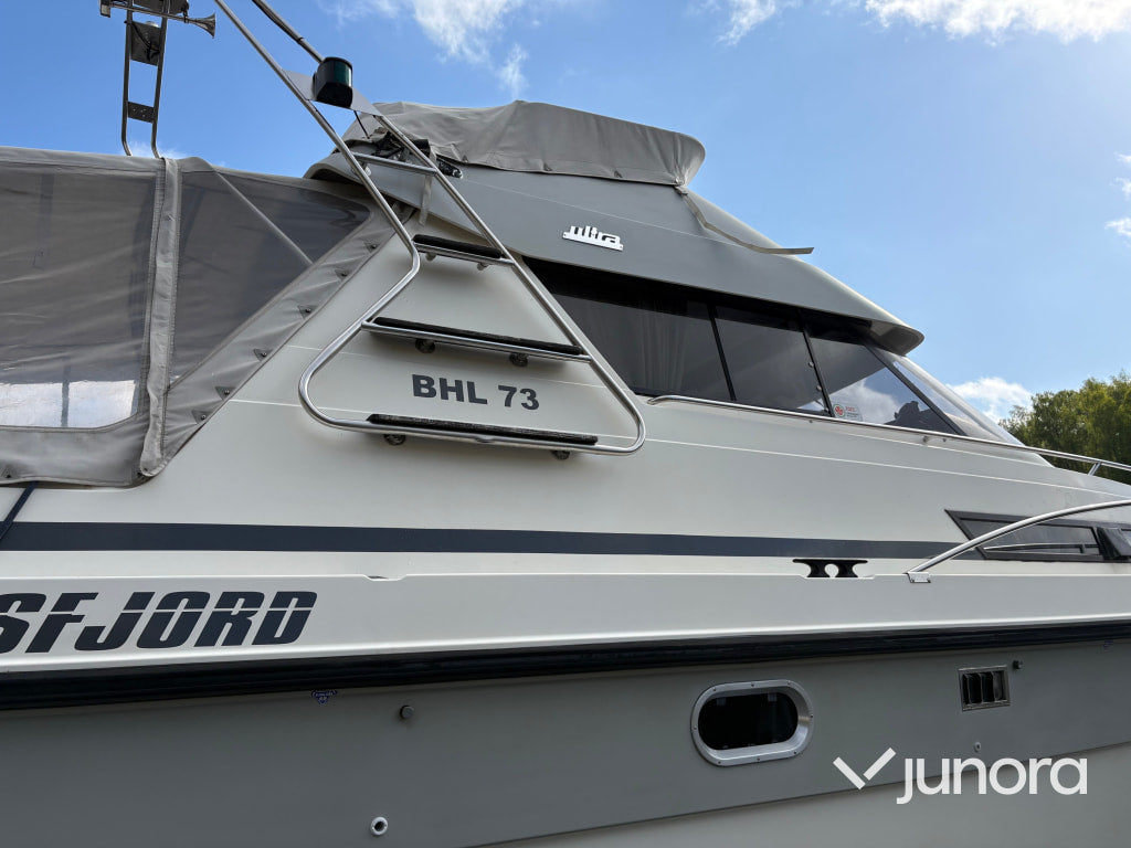Båt med trailer - Tresfjord, 33 Cabin Cruiser