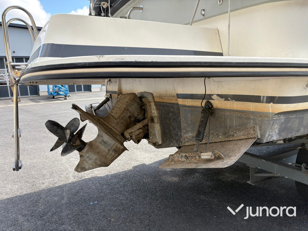 Båt med trailer - Tresfjord, 33 Cabin Cruiser