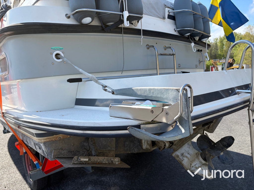 Båt med trailer - Tresfjord, 33 Cabin Cruiser