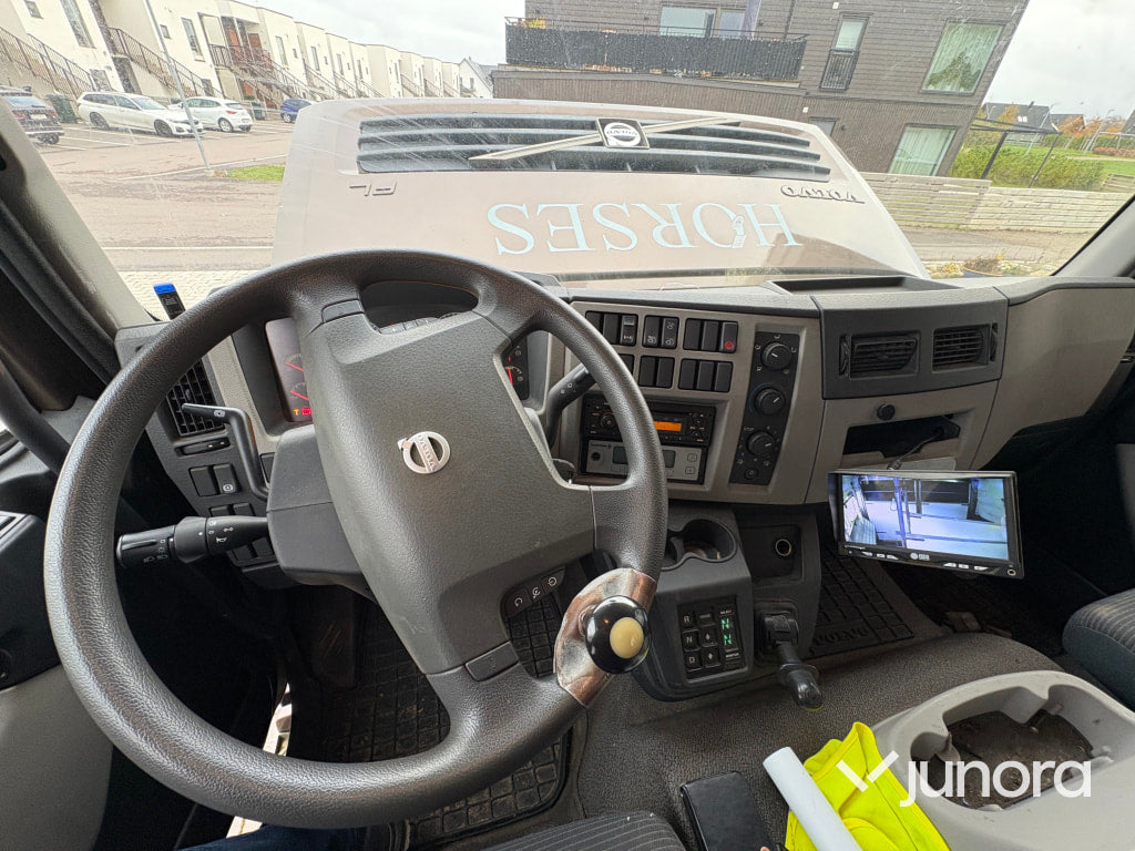Hästlastbil - Volvo, FL-240, Whittaker