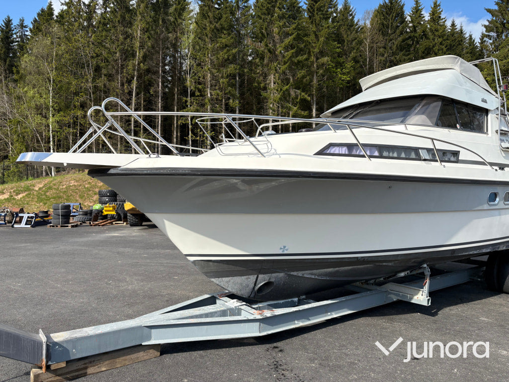 Båt med trailer - Tresfjord, 33 Cabin Cruiser