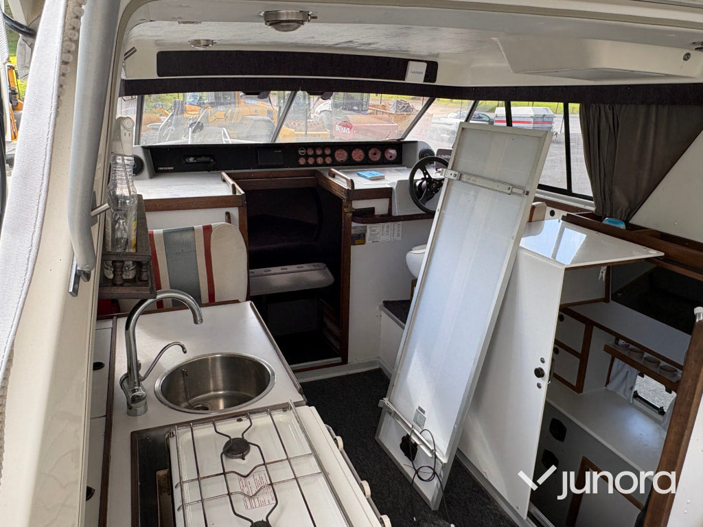 Båt med trailer - Tresfjord, 33 Cabin Cruiser