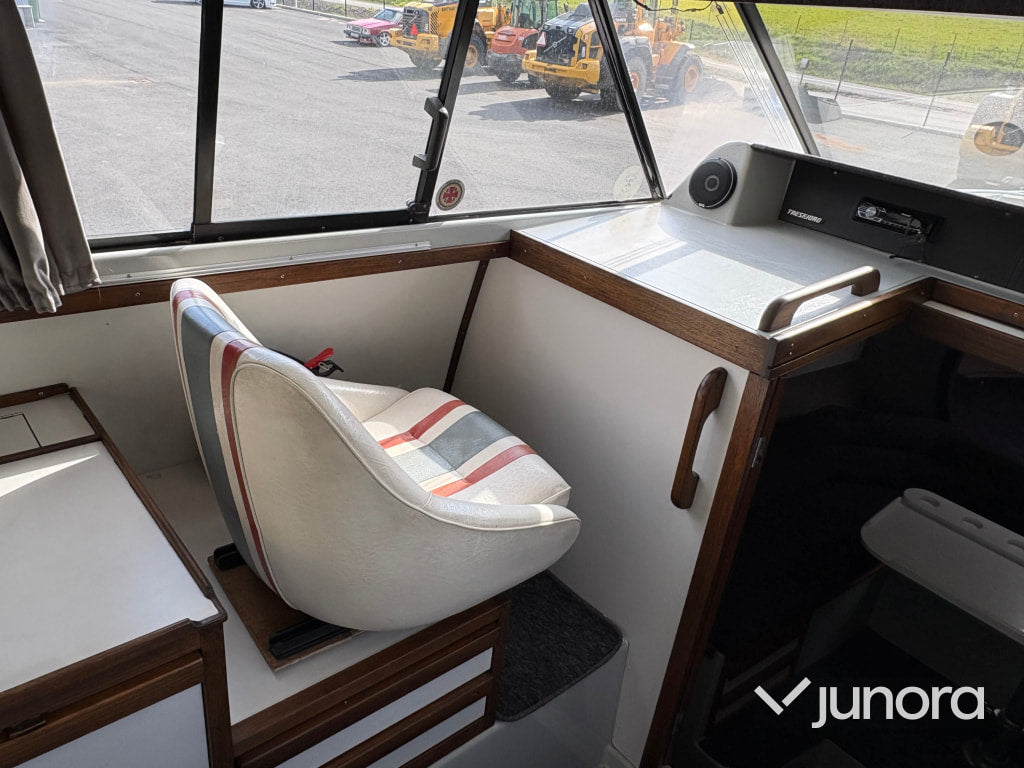 Båt med trailer - Tresfjord, 33 Cabin Cruiser