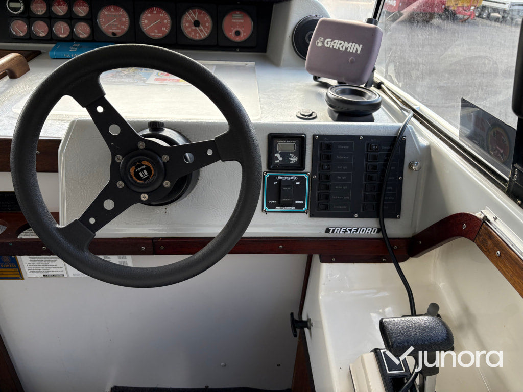 Båt med trailer - Tresfjord, 33 Cabin Cruiser
