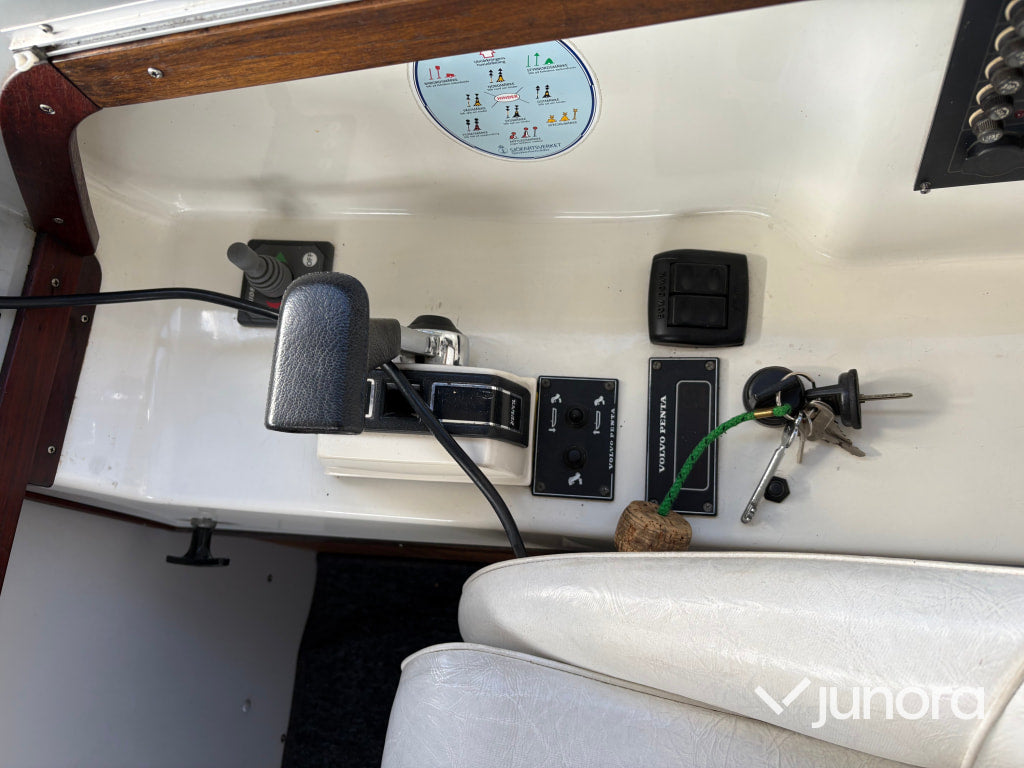 Båt med trailer - Tresfjord, 33 Cabin Cruiser
