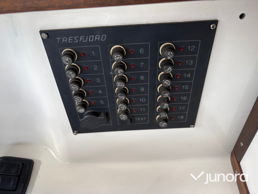 Båt med trailer - Tresfjord, 33 Cabin Cruiser