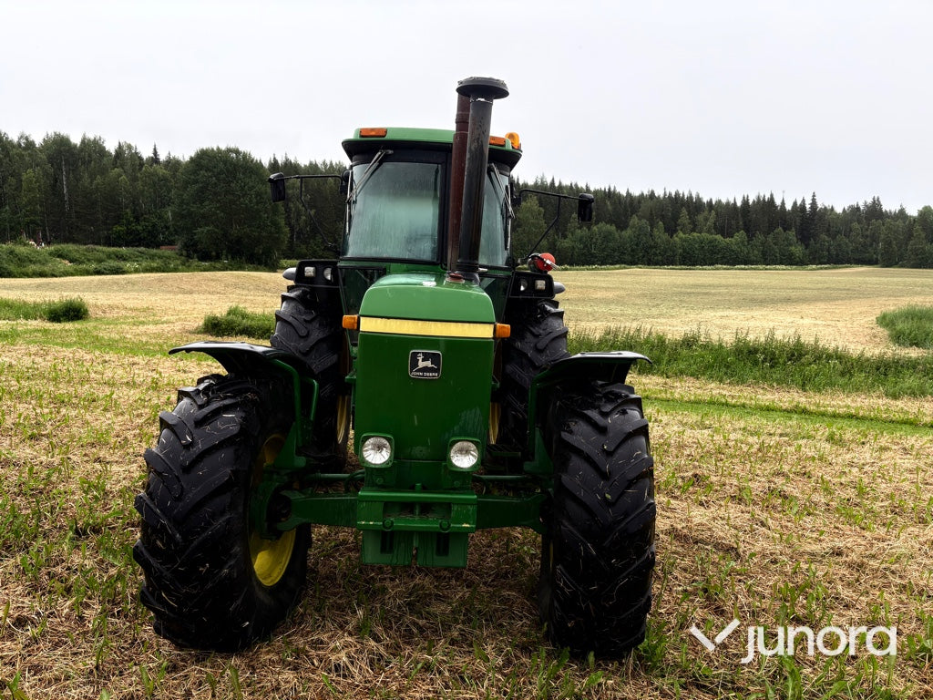 Traktor - JOHN DEERE 4240S MFWD