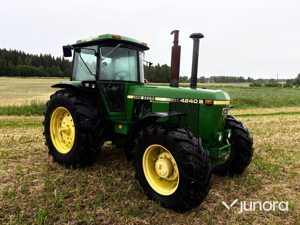 Traktor - JOHN DEERE 4240S MFWD