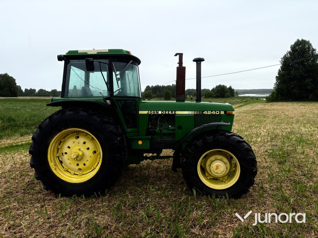 Traktor - JOHN DEERE 4240S MFWD