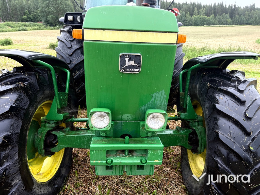 Traktor - JOHN DEERE 4240S MFWD