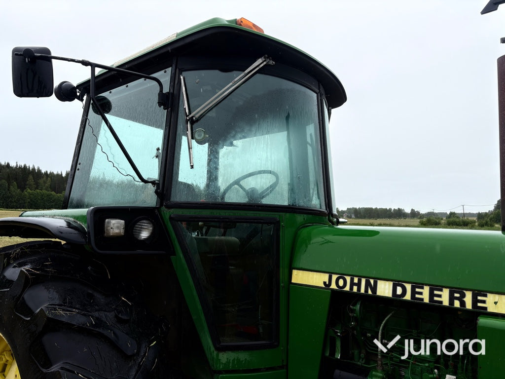 Traktor - JOHN DEERE 4240S MFWD