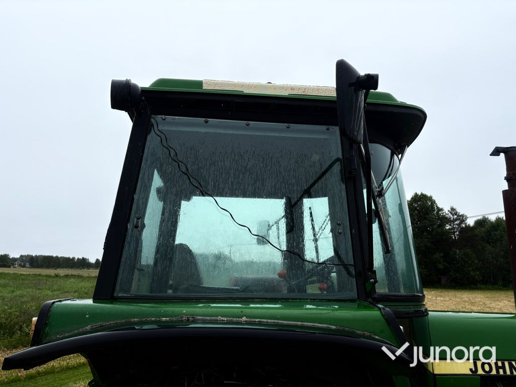 Traktor - JOHN DEERE 4240S MFWD