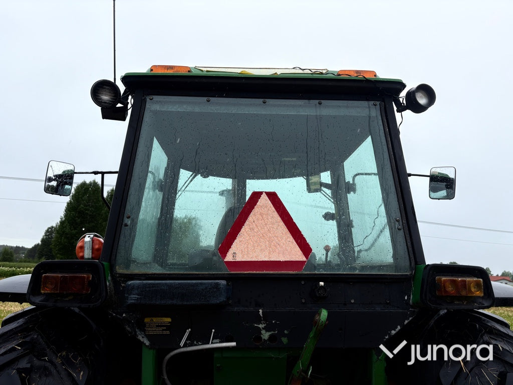 Traktor - JOHN DEERE 4240S MFWD