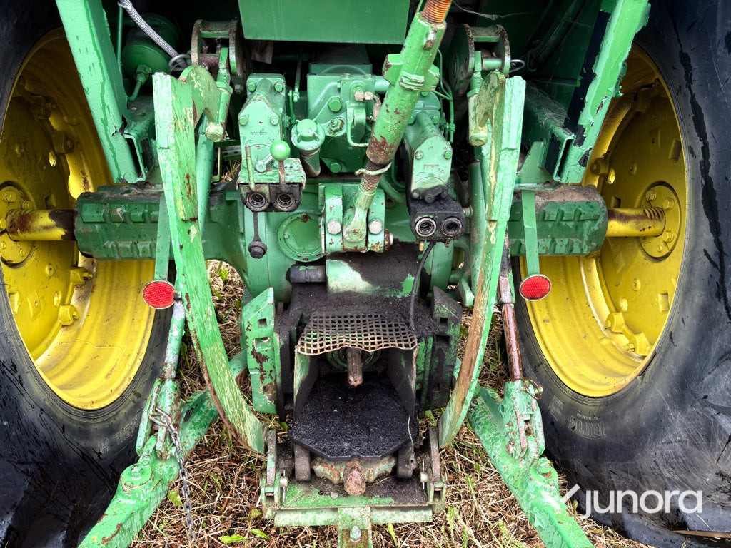 Traktor - JOHN DEERE 4240S MFWD