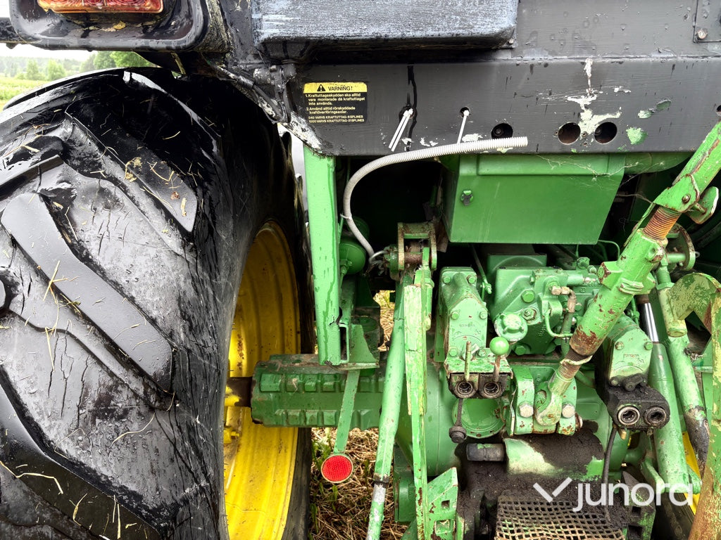 Traktor - JOHN DEERE 4240S MFWD