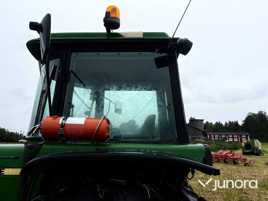 Traktor - JOHN DEERE 4240S MFWD