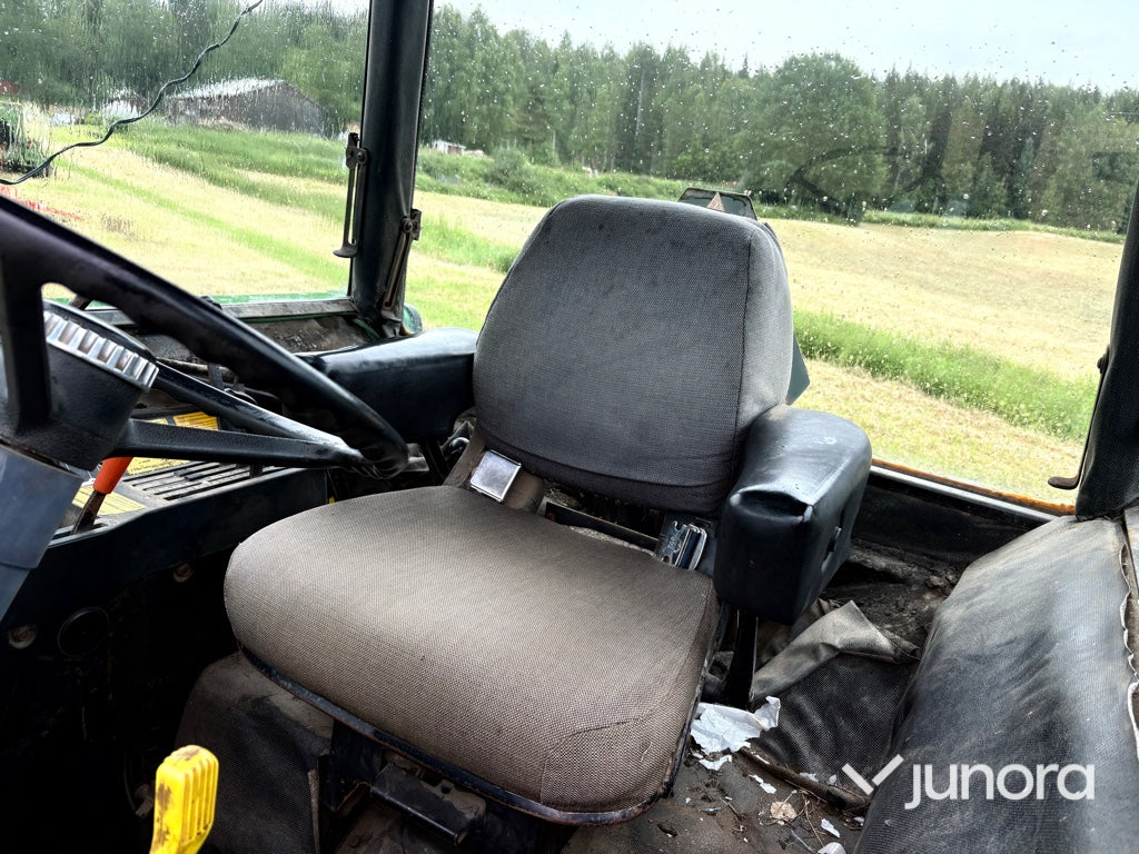 Traktor - JOHN DEERE 4240S MFWD