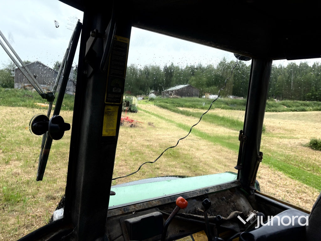Traktor - JOHN DEERE 4240S MFWD